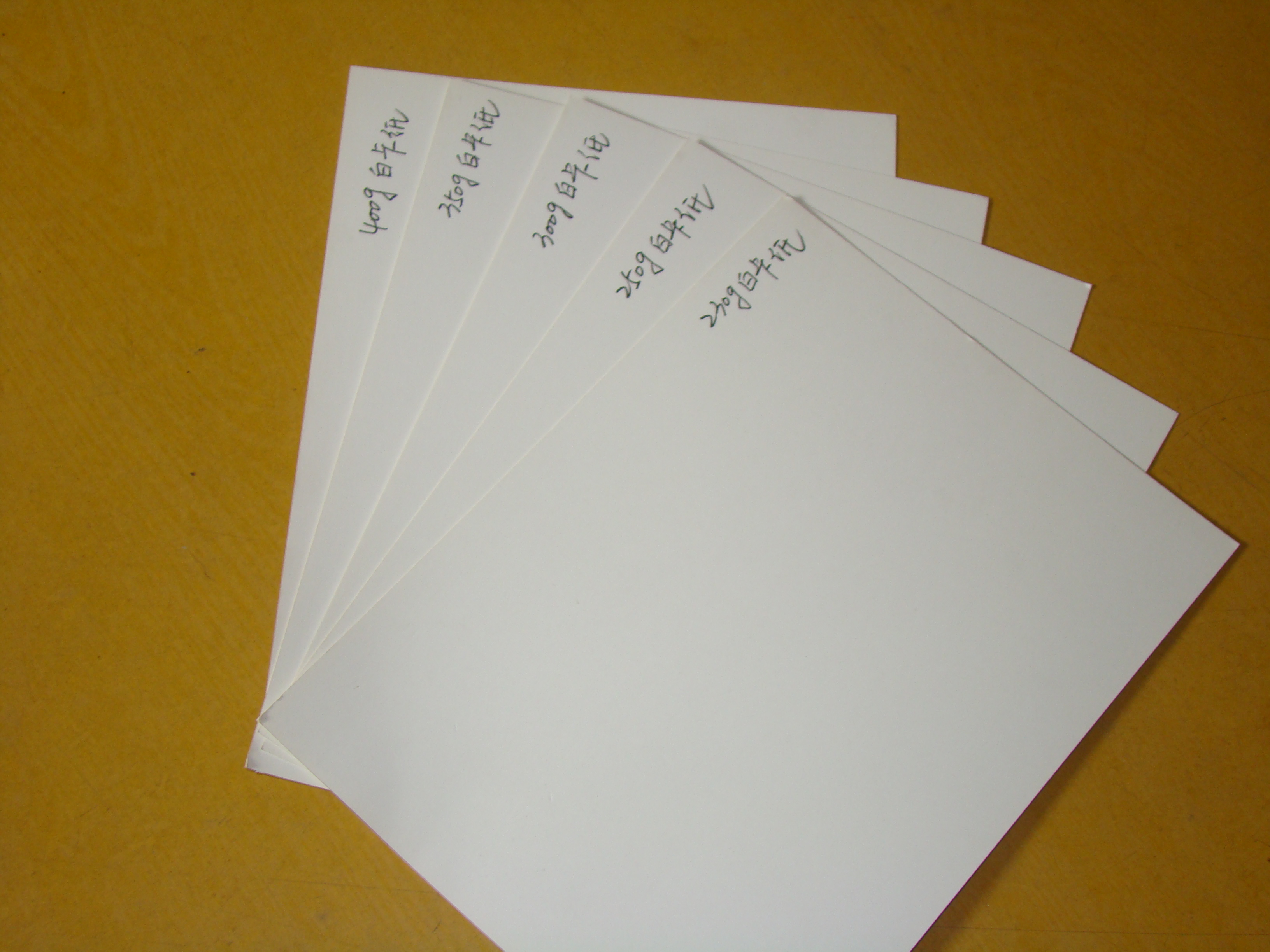 印刷画册常用白卡、铜版纸克重和厚度对照表